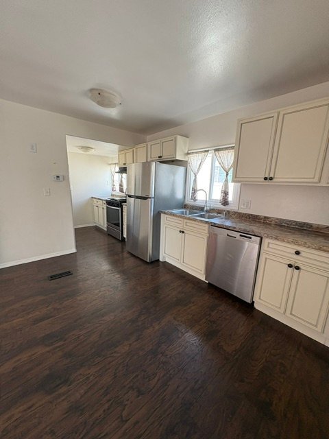 Foto del edificio - 435 E Gardena Blvd