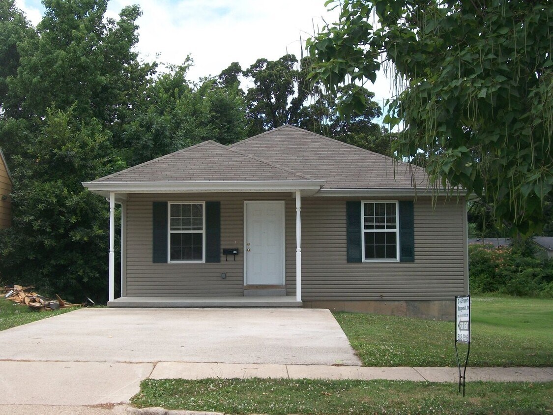 547 N Monroe St, Lebanon, MO 65536 House Rental in Lebanon, MO