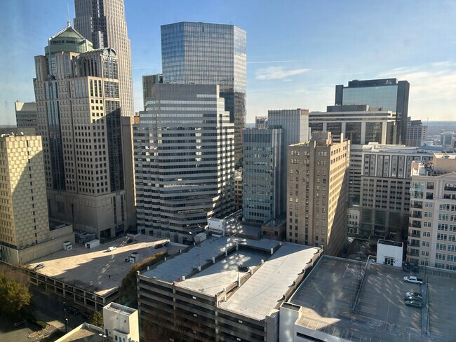 Foto del edificio - 220 S Poplar St