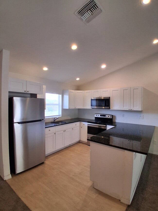 Building Photo - 7061 Tide Cir