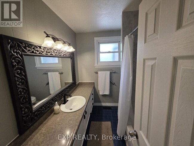 Building Photo - 37 Montcalm Dr