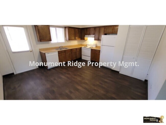 Building Photo - Available Now!  2 bed, 1.5 bath Clifton Ap...