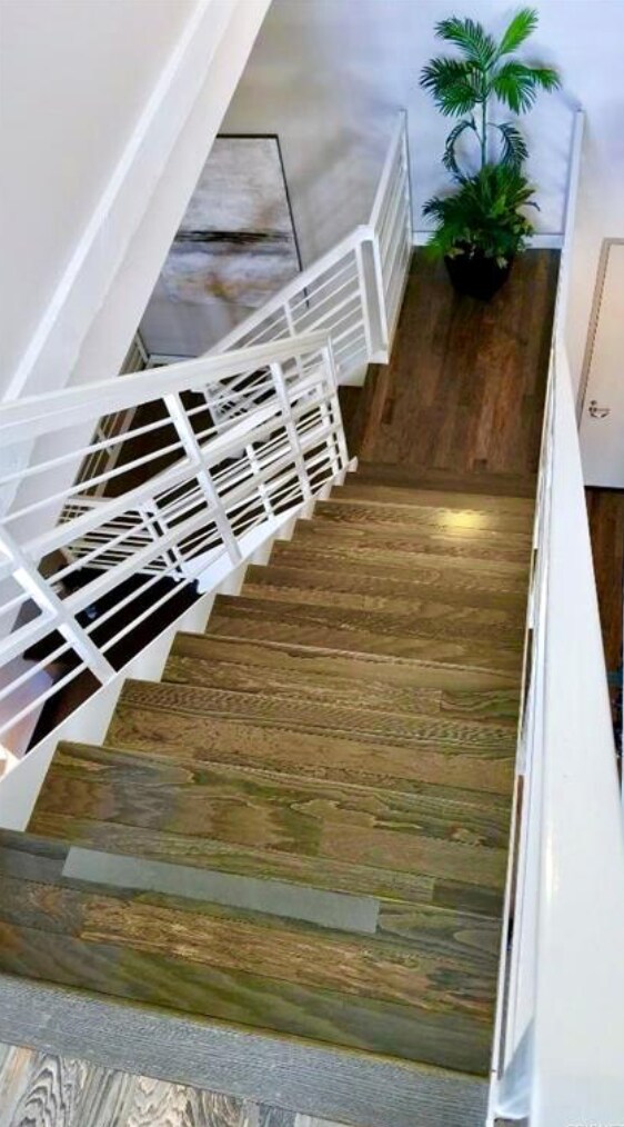 Casa adosada de dos niveles - 849 S Broadway