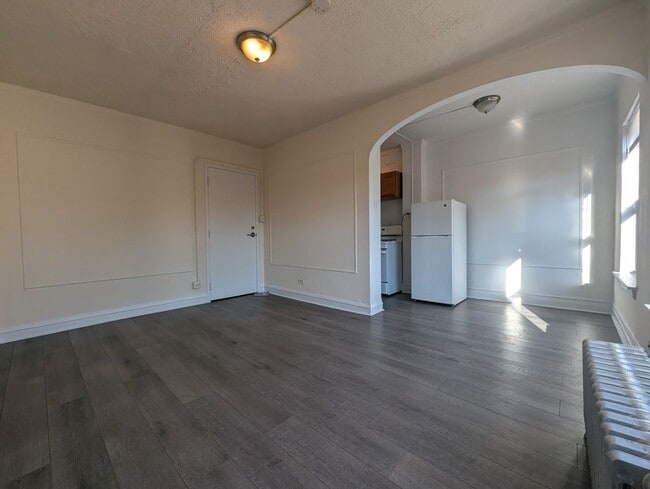 Building Photo - 5417 N Kenmore Ave