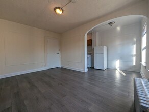 Building Photo - 5417 N Kenmore Ave