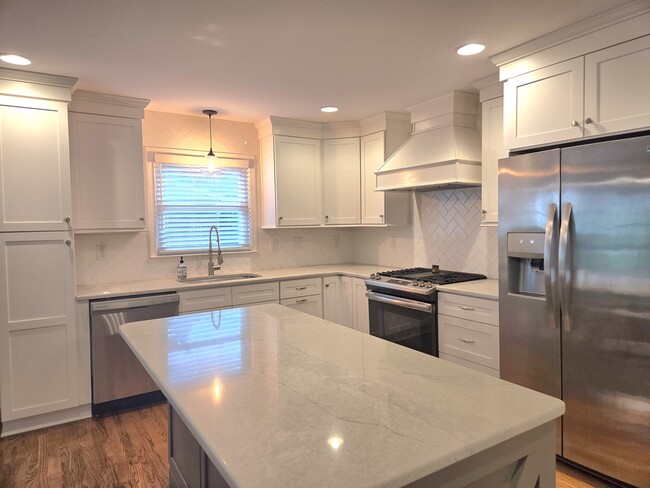 Building Photo - 6126 Netherwood Dr