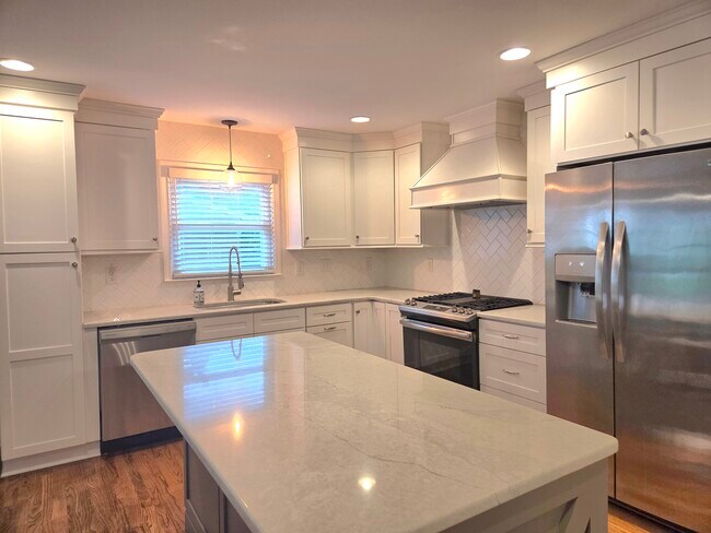 Foto del edificio - 6126 Netherwood Dr
