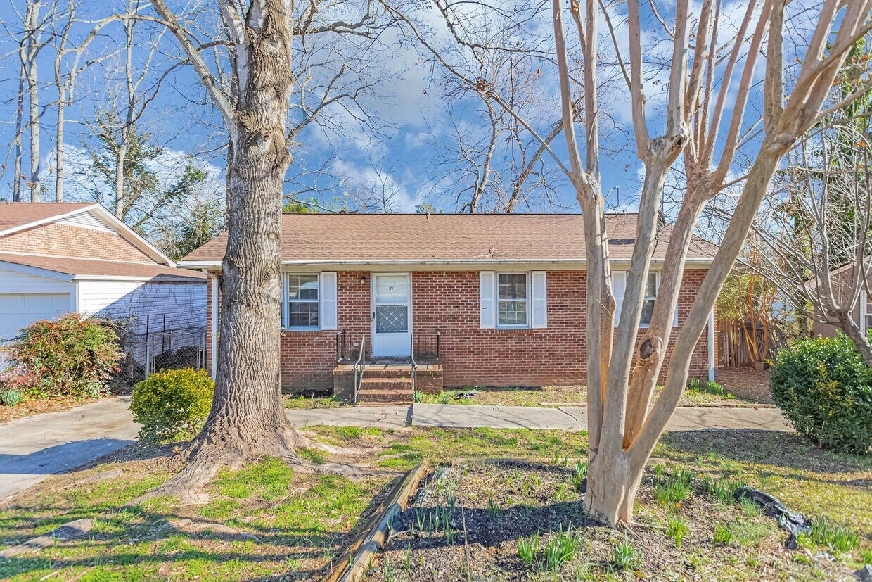 Primary Photo - Price Improvement! Nice Brick Ranch with B...