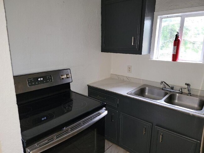Building Photo - 5504 Jensen Dr