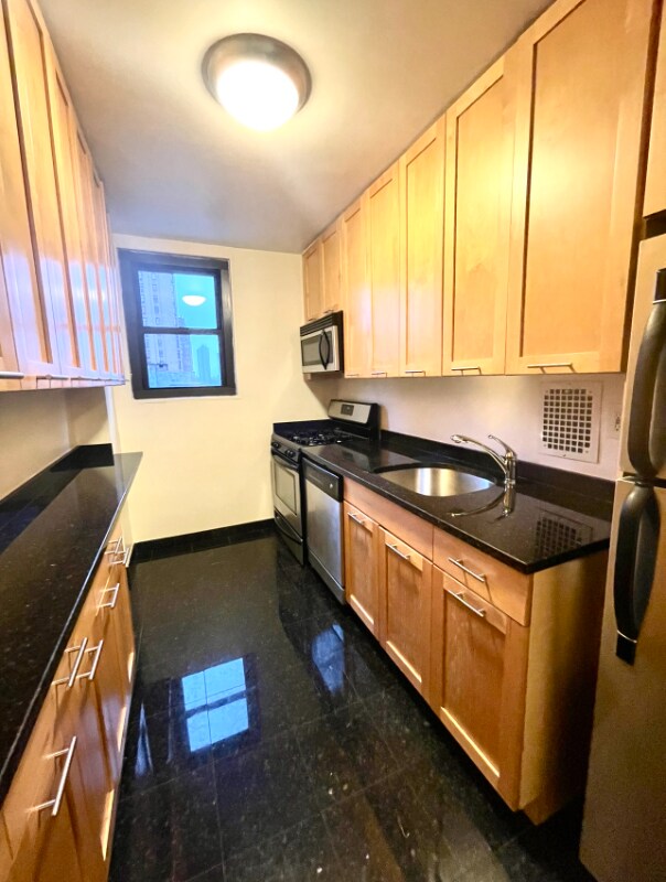 Foto del edificio - 333 E 49th St