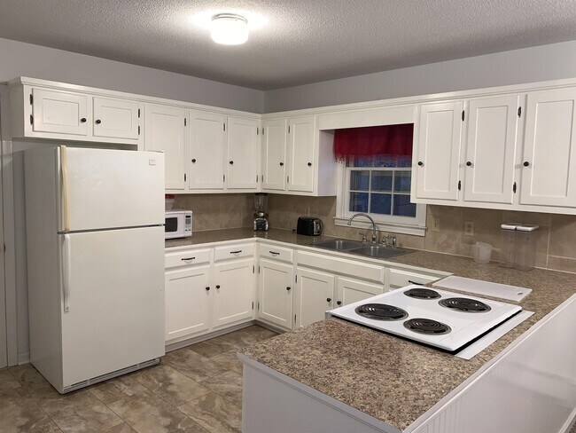 Foto del edificio - 141 Waddell Ave