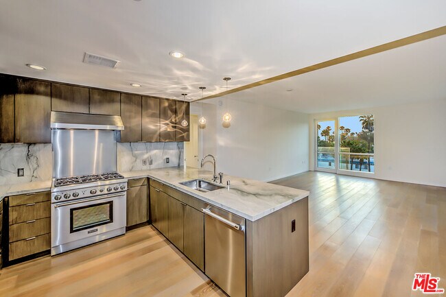 Foto del edificio - 1705 Ocean Ave