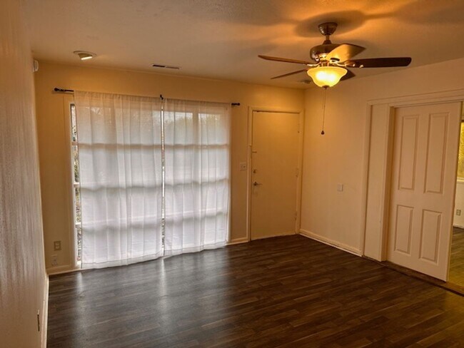 Foto del edificio - $500 Move-In Special | Kenton 3-Bed, 2-Bath Home with Yard & Washer/Dryer