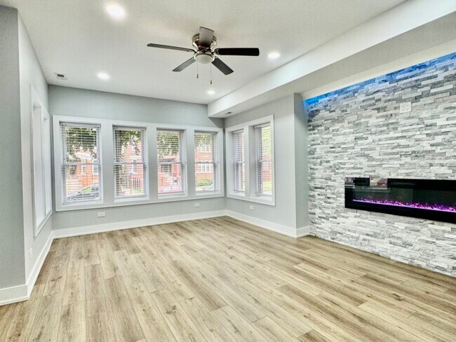 Foto del edificio - 6916 S Prairie Ave