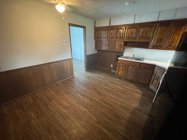 Building Photo - 1114 James Pl