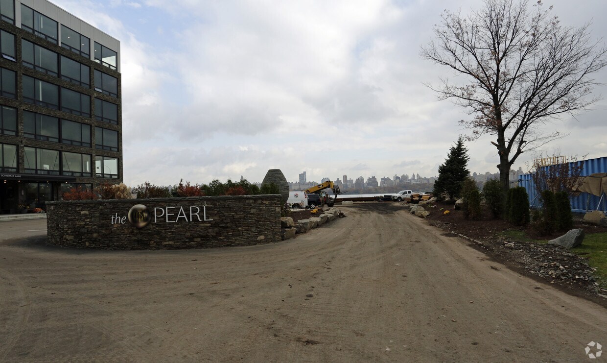 The Pearl Apartments Edgewater, NJ