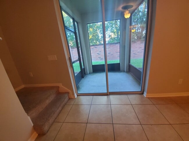 Building Photo - Arborview Park Townhouse close to UCF located in Oviedo (2 bed /2 1/2 bath)