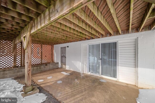 Building Photo - 1639 The Strand