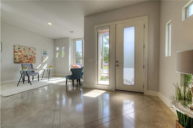 Building Photo - 4044 Berkman Dr