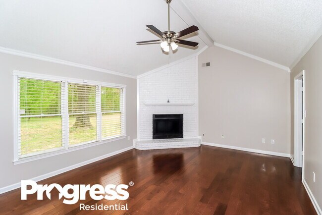 Building Photo - 8220 Creekside Cir N