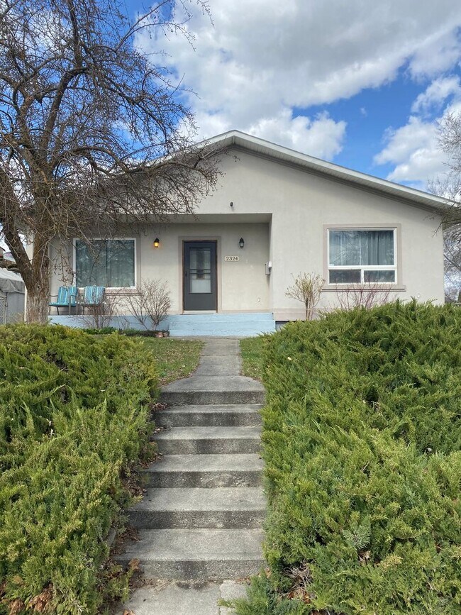 Building Photo - Beautiful Massive Home For Rent Shadle Area