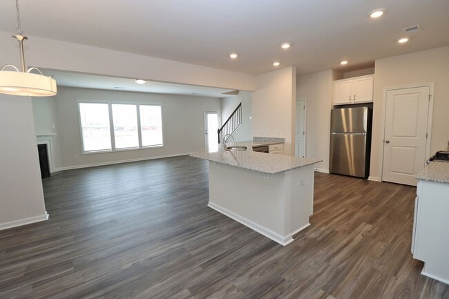 Building Photo - Spacious 3BR Home with Community Pool!