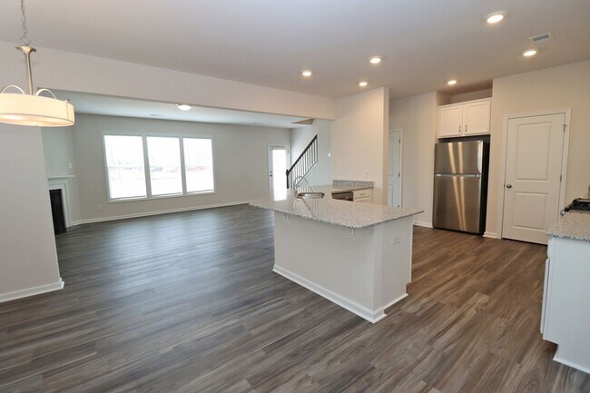 Foto del edificio - Spacious 3BR Home with Community Pool!