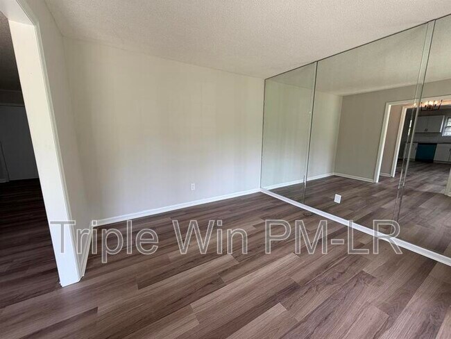 Foto del edificio - 33 Single Oaks Dr