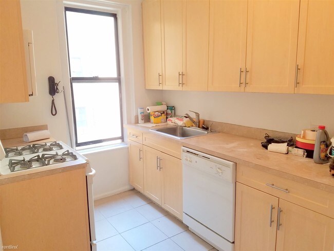 Building Photo - 655 W 177th St