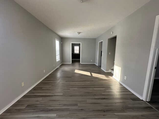 Building Photo - 911 S Laurel St