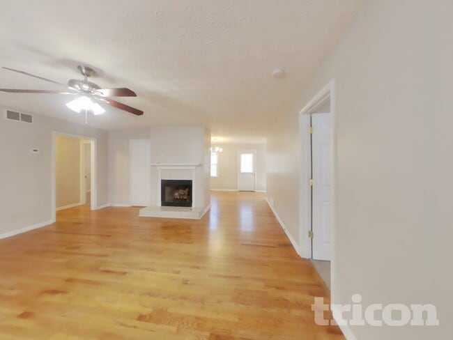 Building Photo - 15 Gregory Ln