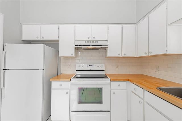 Building Photo - 10438 High Hollows Dr