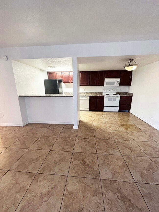 Foto del edificio - 5170 River Glen Dr