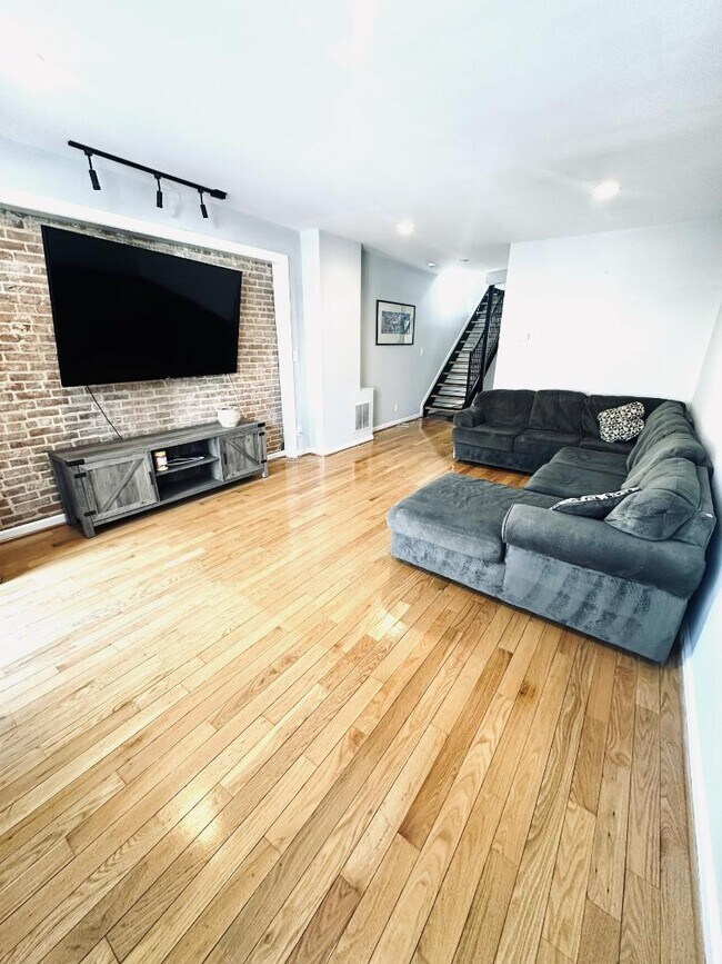 Foto del edificio - 2517 Foster Ave