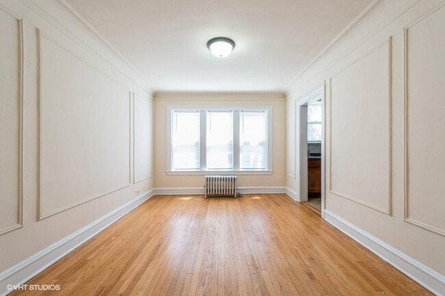 Building Photo - 6660 N Damen Ave