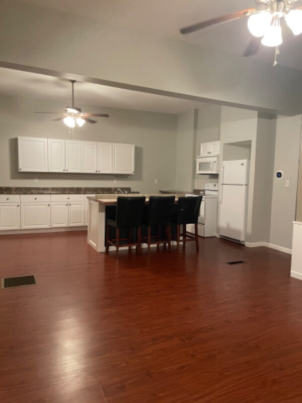 Foto del edificio - 21 S 13th St