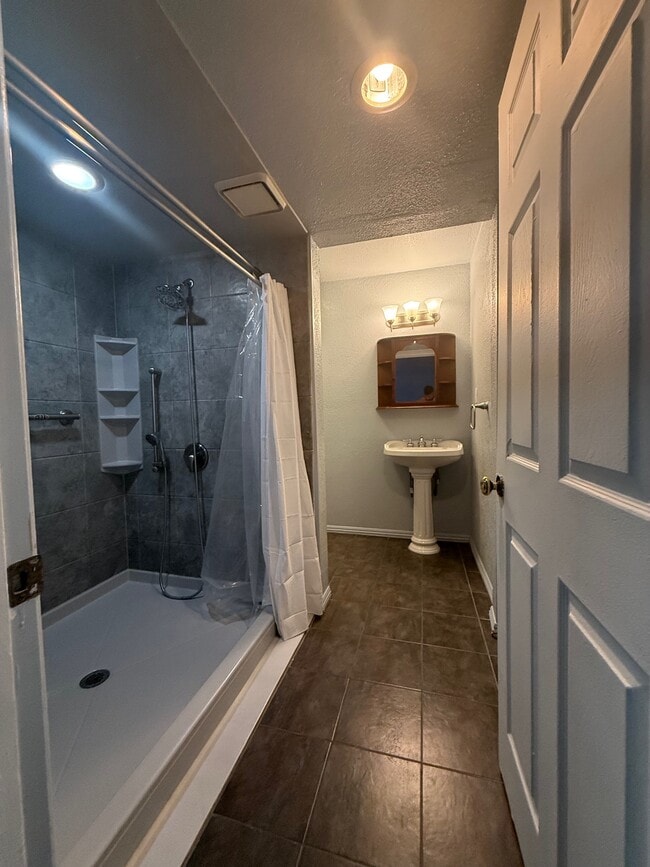 Building Photo - 40433 Valiente Dr