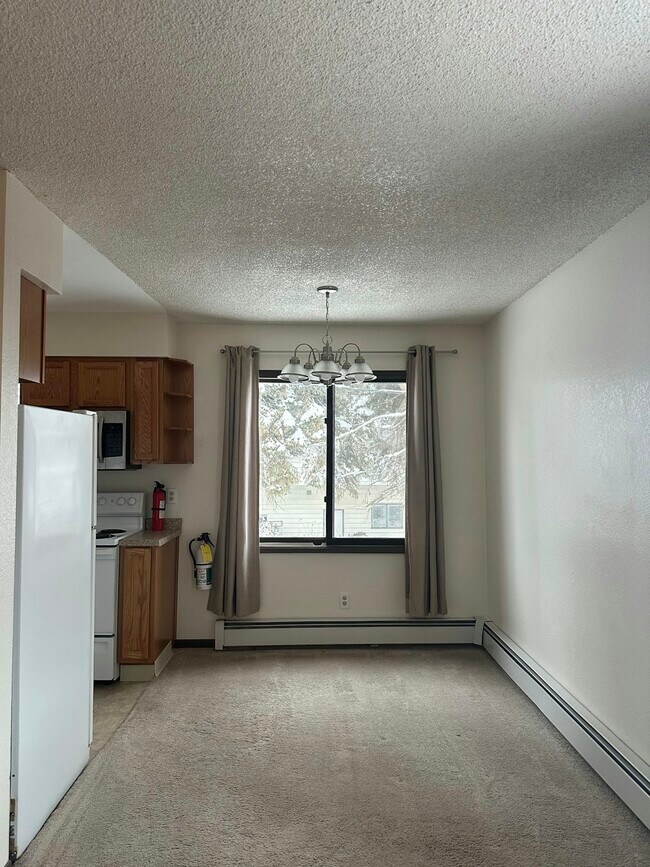 Foto del edificio - 8327 Jewel Lake Rd