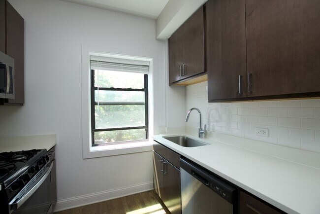 Foto del edificio - 3407 W Fullerton Ave