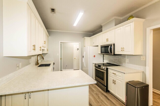 Building Photo - 5803 Carriage Hills Dr