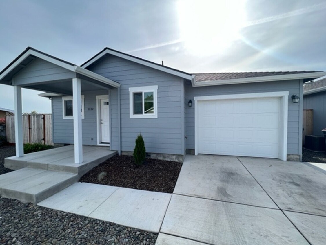 Foto principal - 3 BEDROOMS SINGLE LEVEL HOME