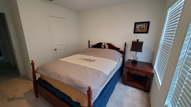 Foto del edificio - 1379 Eldridge Pond St