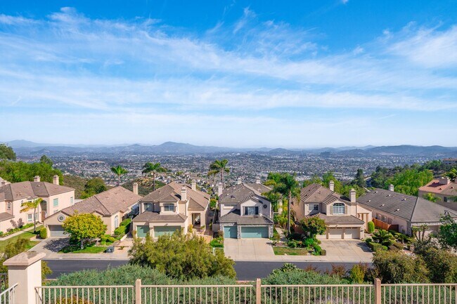 Building Photo - 4 Bedroom View Home in Emerald Heights | 3-Car Garage | Guard Gated Community