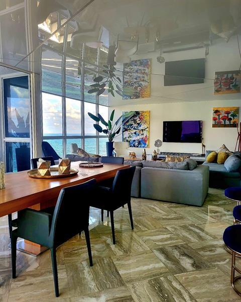 Building Photo - 16425 Collins Ave