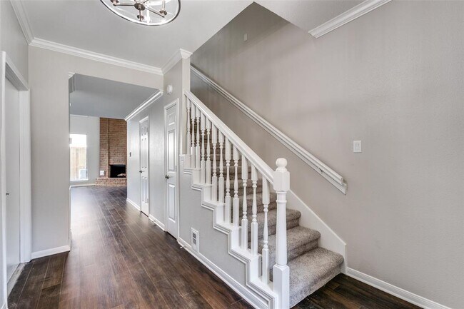 Building Photo - 5630 Fairdale Ln
