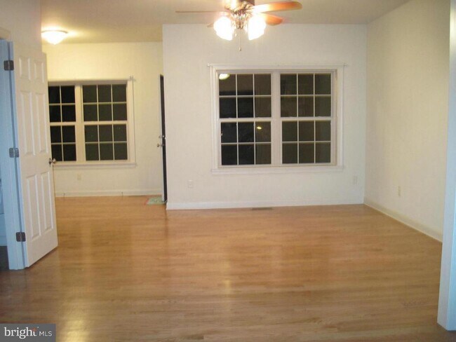 Foto del edificio - 230 Mt Airy Ave