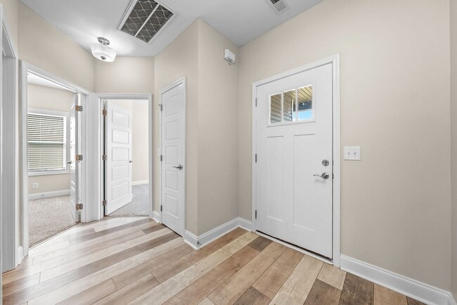 Foto del edificio - Pet Friendly Three Bedroom with Bonus!