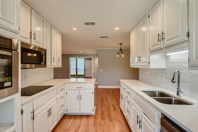 Foto del edificio - Welcoming single-story Plano home near Lib...