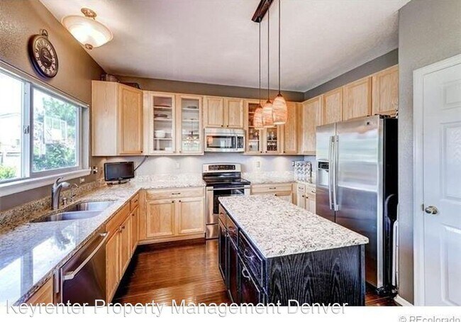 Building Photo - 3 br, 2.5 bath House - 11040 Glacier Park Cir