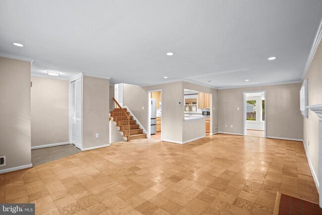 Building Photo - 1415 Mayflower Dr